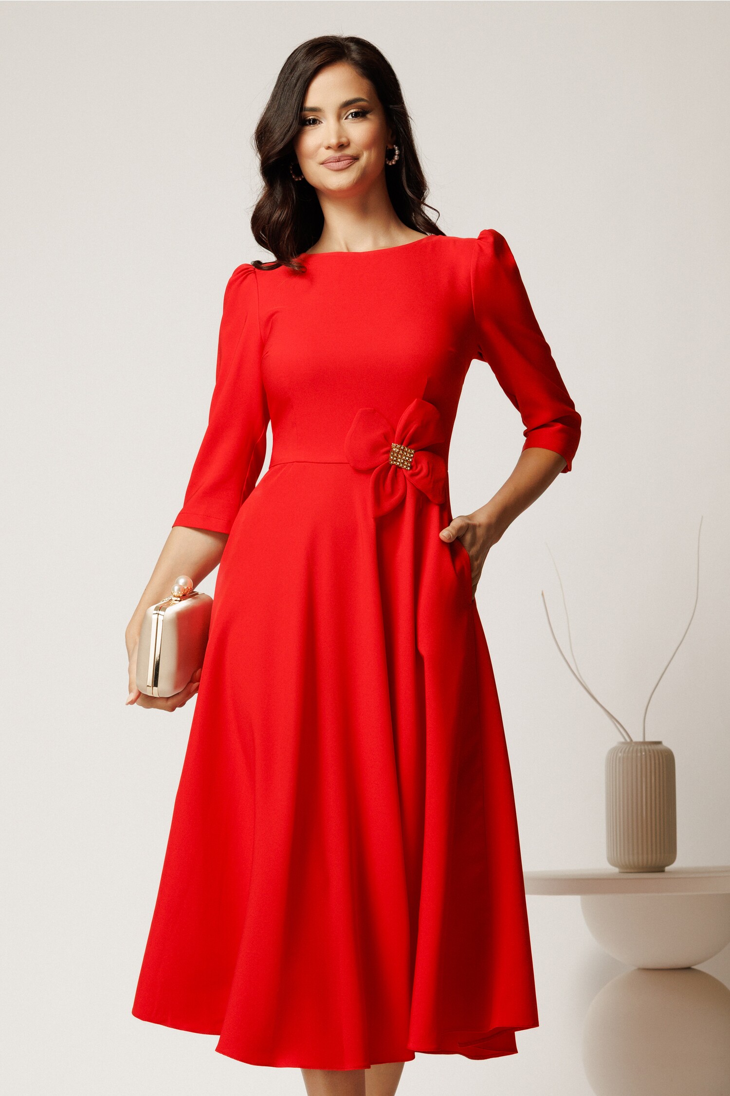 Rochie Midi Elegantă Corai cu Floare în Talie