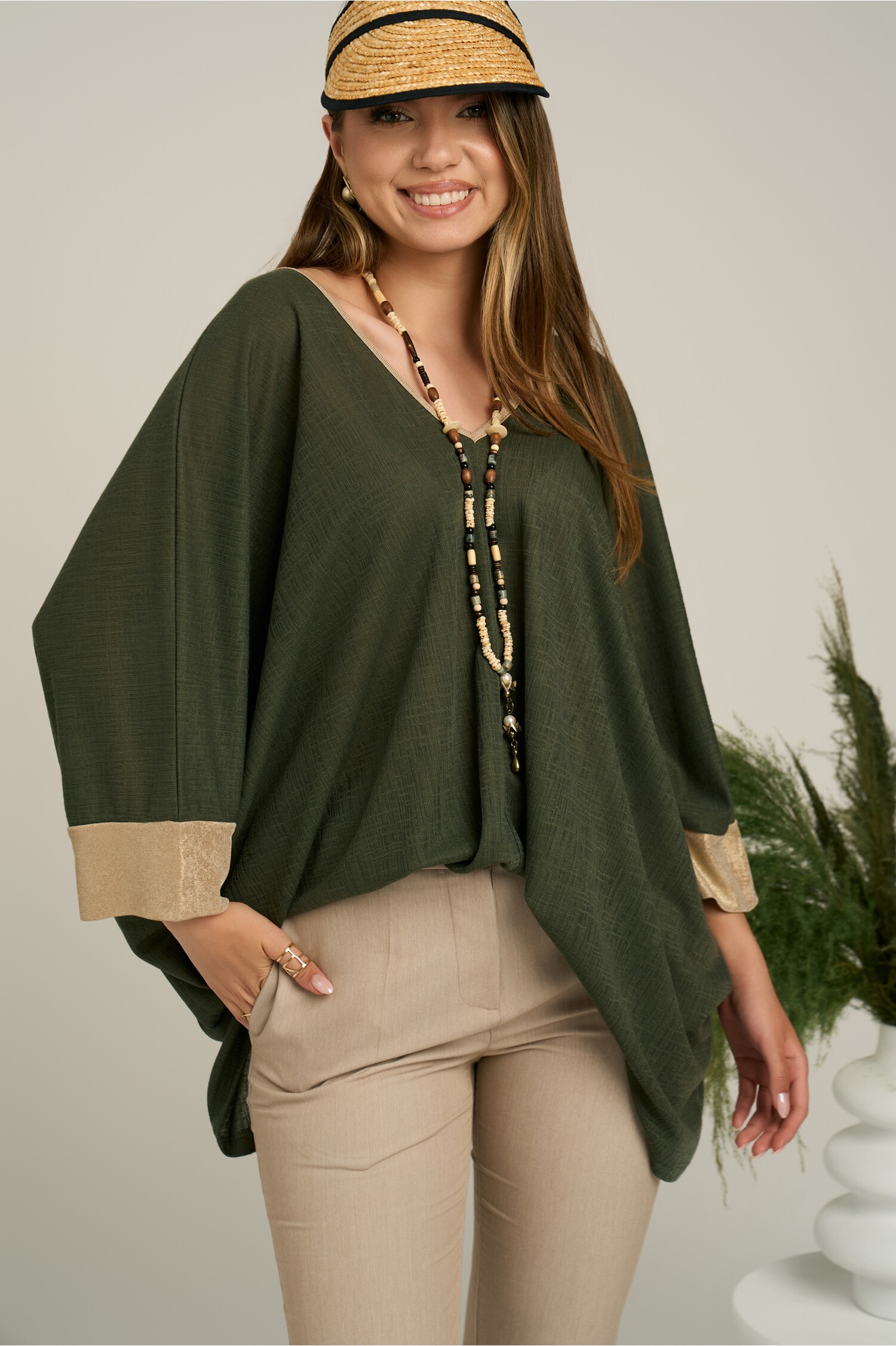 Bluza Oversize Kaki Elegantă cu Mansete Aurii
