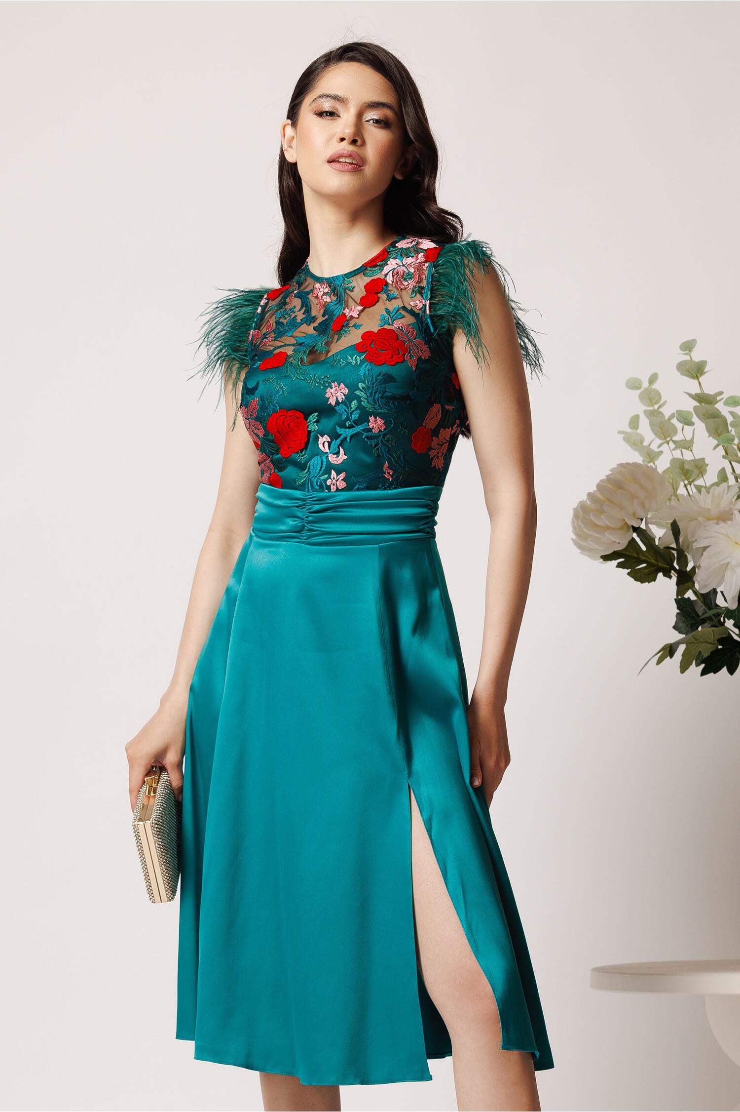 Rochie Satin Verde cu Broderie și Pene DY Fashion