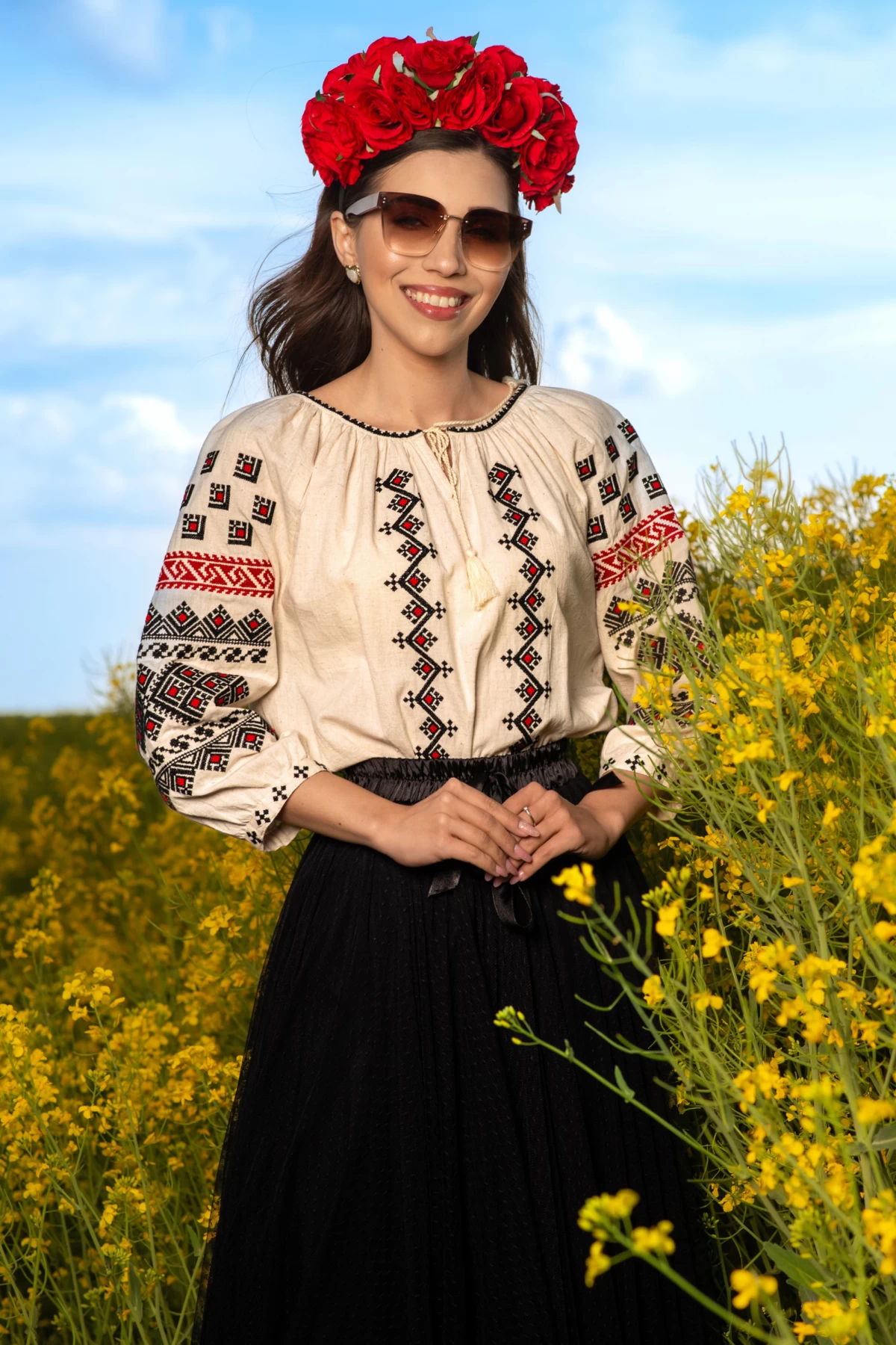 Ie dama traditionala bej Gherghina cu simbolul rombului