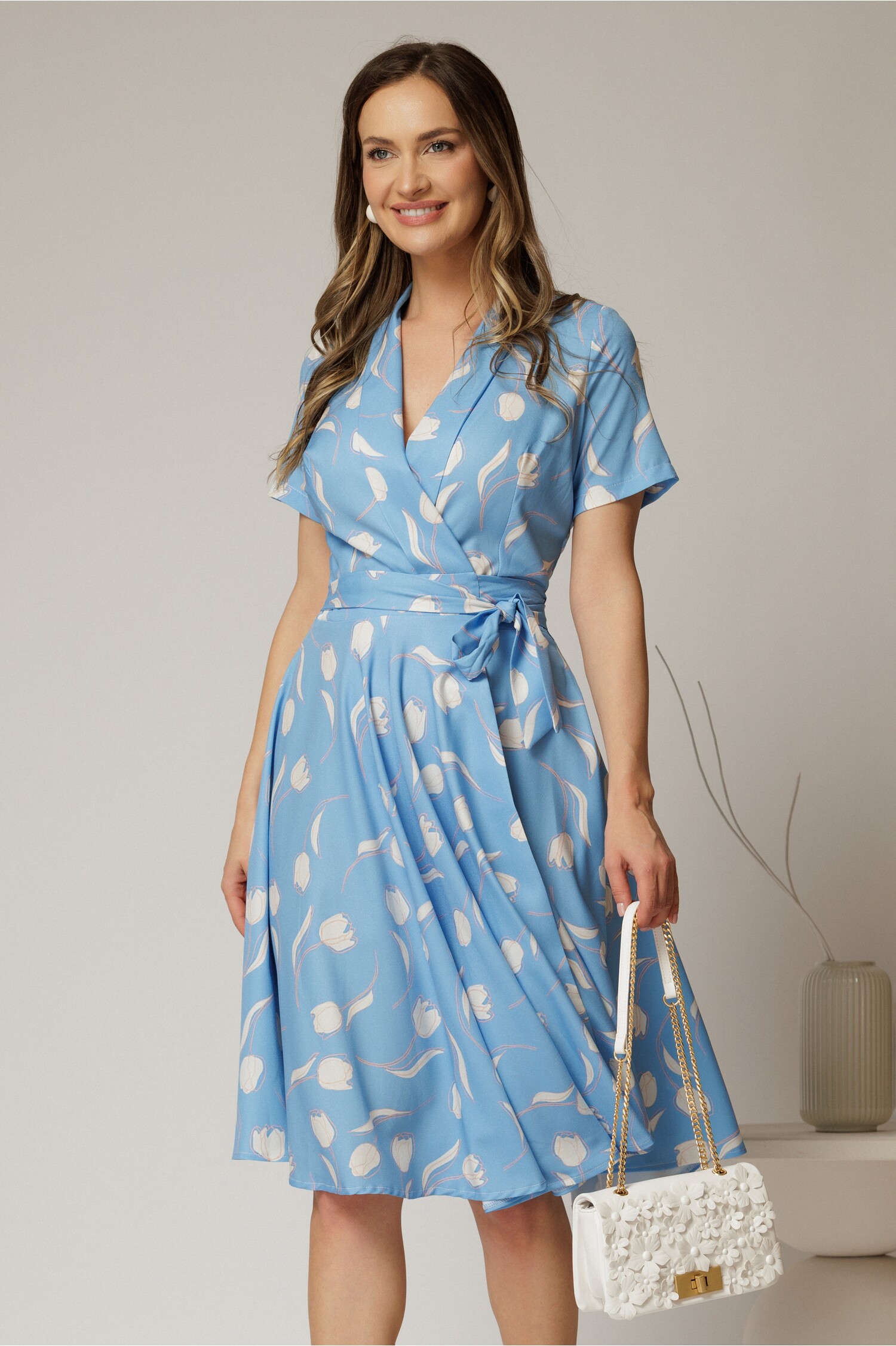 Rochie Midi Bleu Floral cu Cordon și Design Petrecut