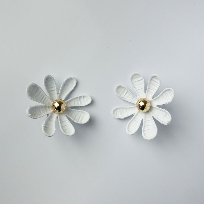 Cercei Floare Shopika - Design Elegant Alb Mat