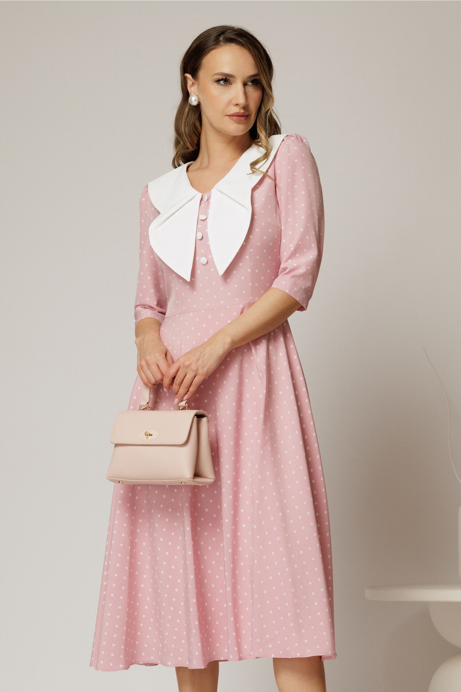 Rochie Midi Roz cu Buline și Guler Amplu