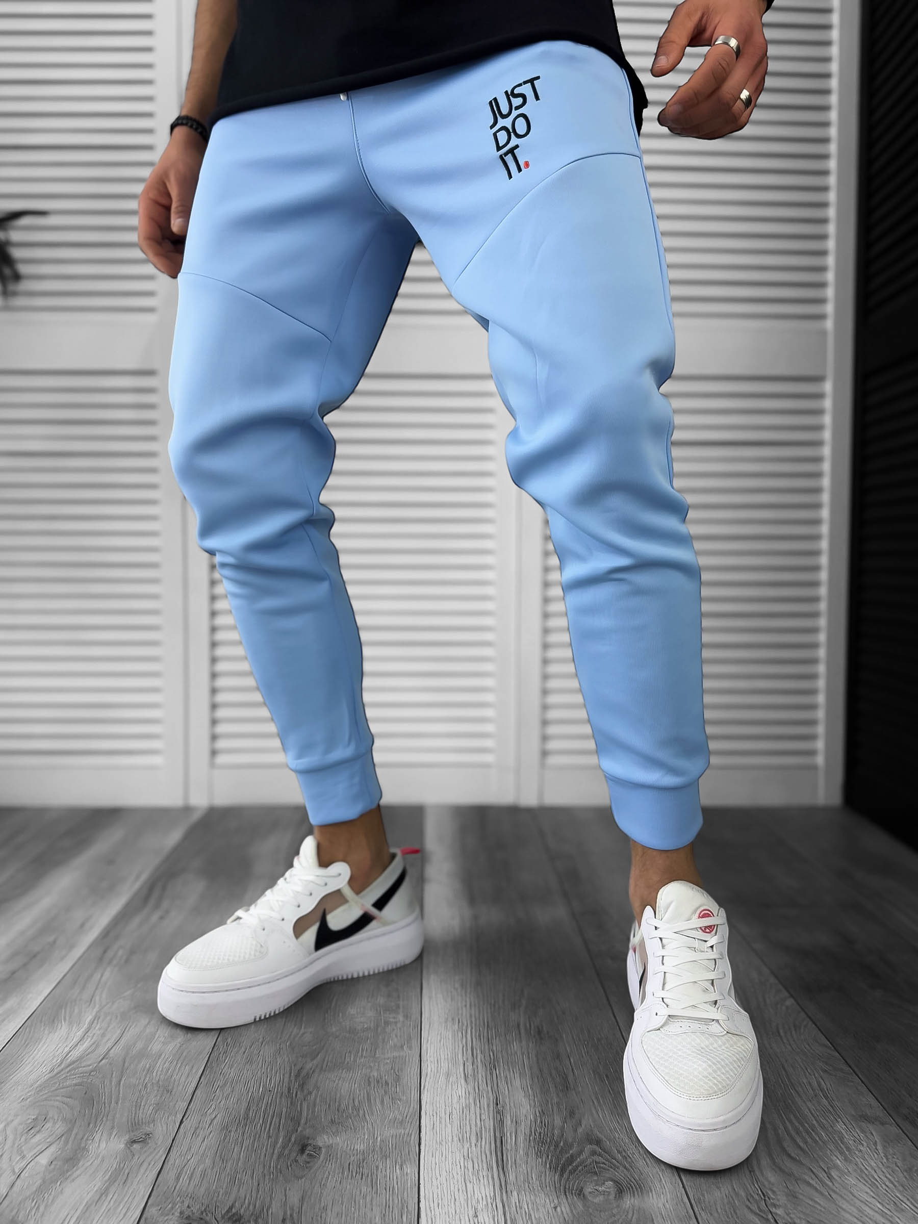 Pantaloni Trening Albaștri Conici & Moderni