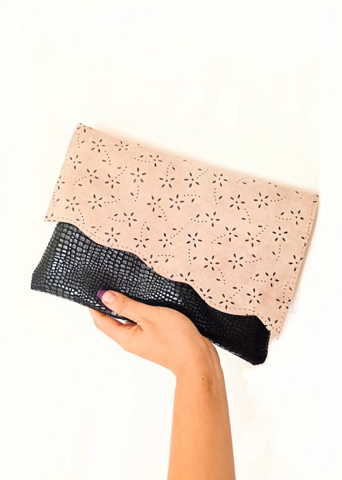 Plic negru si roz pudra , din piele naturala cu efect dantelat  ,handmade ,unicat
