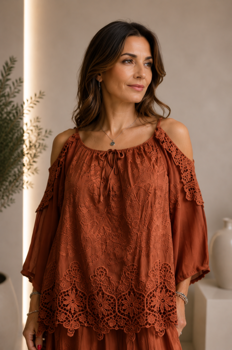 Bluza dama din matase si vascoza cu broderie sparta si umeri decupati - caramiziu