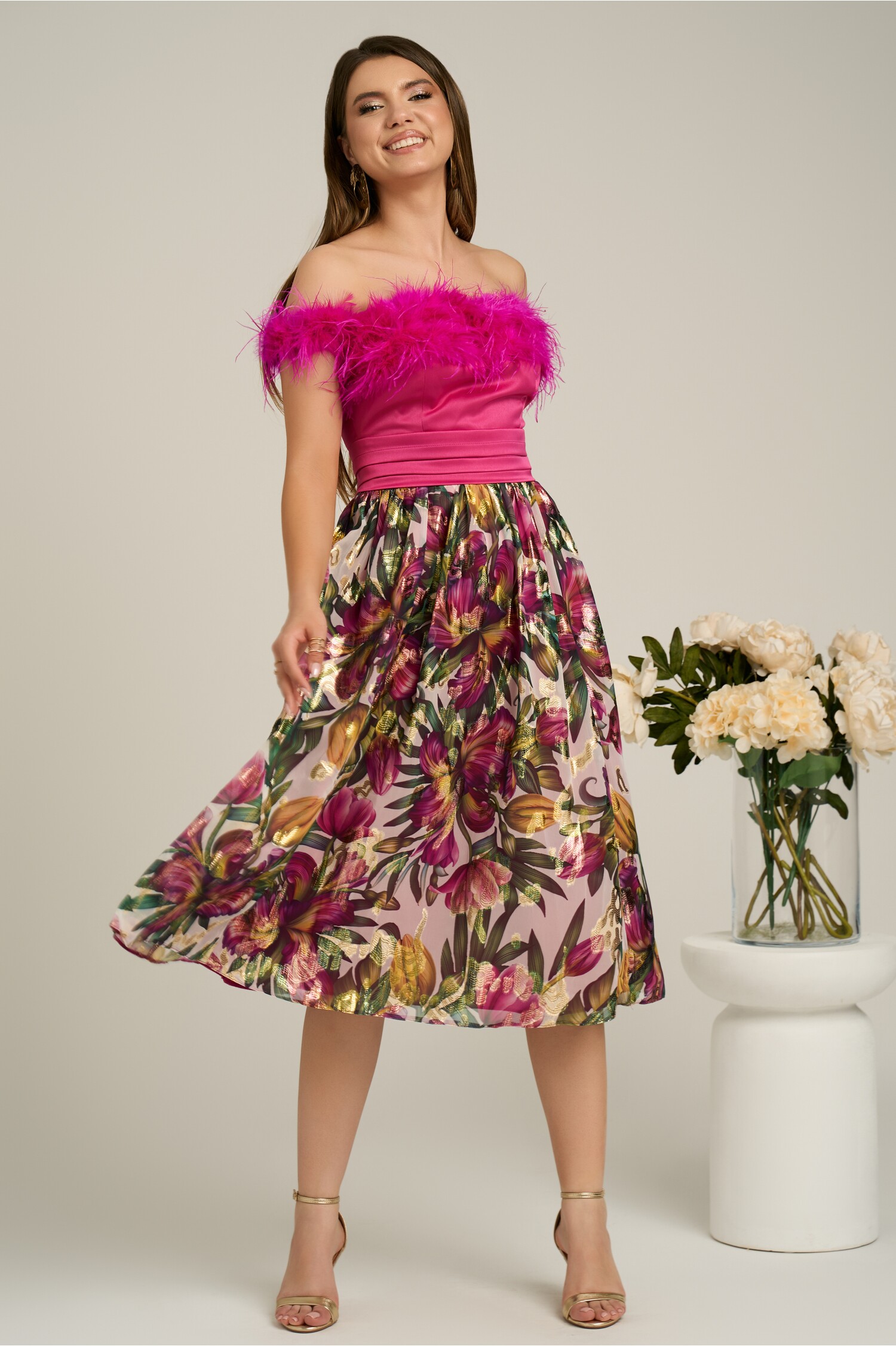 Rochie DY Fashion fucsia cu pene - Eleganță unică