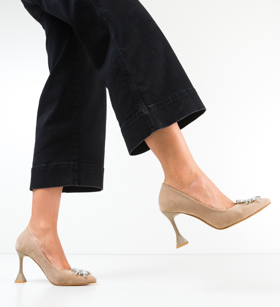 Pantofi Fygaa Bej cu Toc - Eleganță și Stil