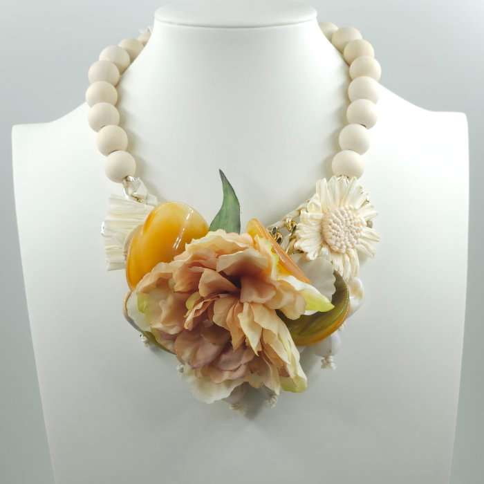 Colier Statement Floral 3D Bej | Design Artistic Shopika