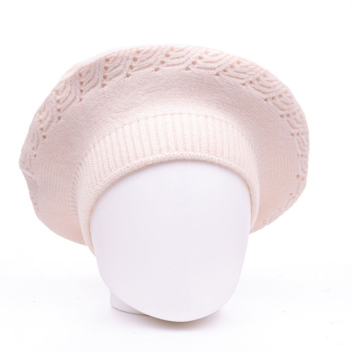 Beretă lână Shopika cu model brăduți albă