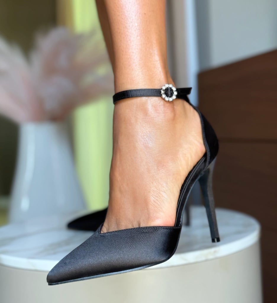 Pantofi Uneli Negri Eleganți cu Toc