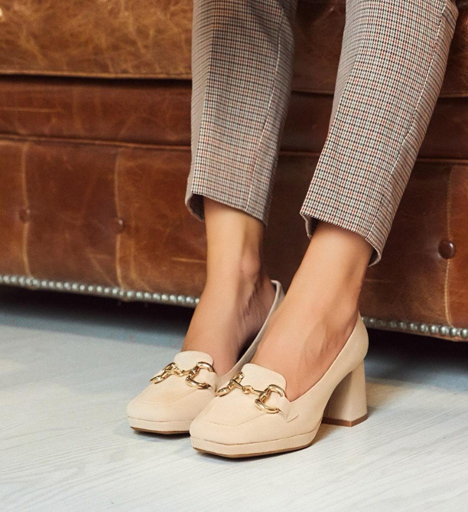 Pantofi Lamia Bej cu Toc - Eleganță Modernă