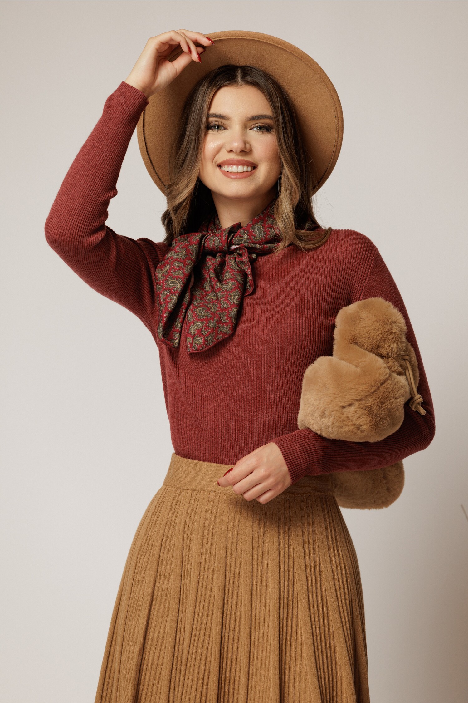 Maletă Tricot Bordo Elegantă cu Croi Mulat