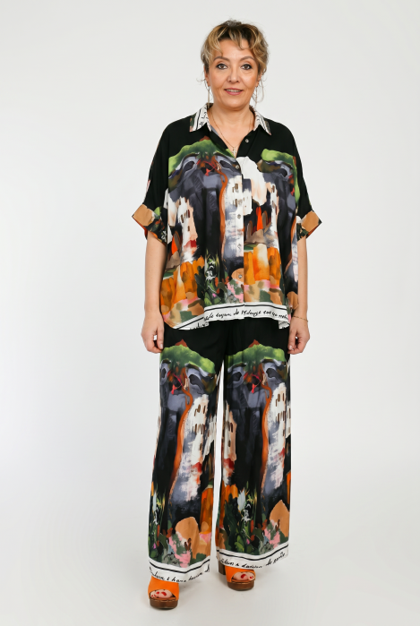 Compleu camasa si pantaloni palazzo din vascoza cu matase, cu imprimeu artistic pe fond negru