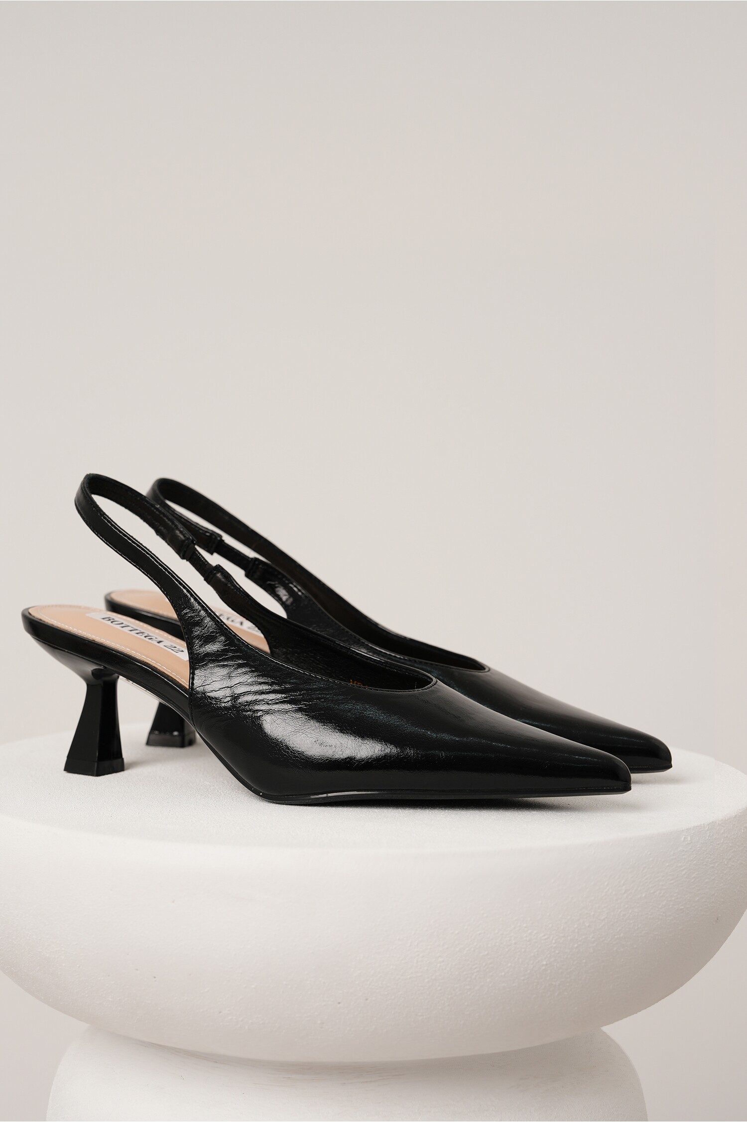 Pantofi Eleganti Negri cu Toc Jos si Decupaj