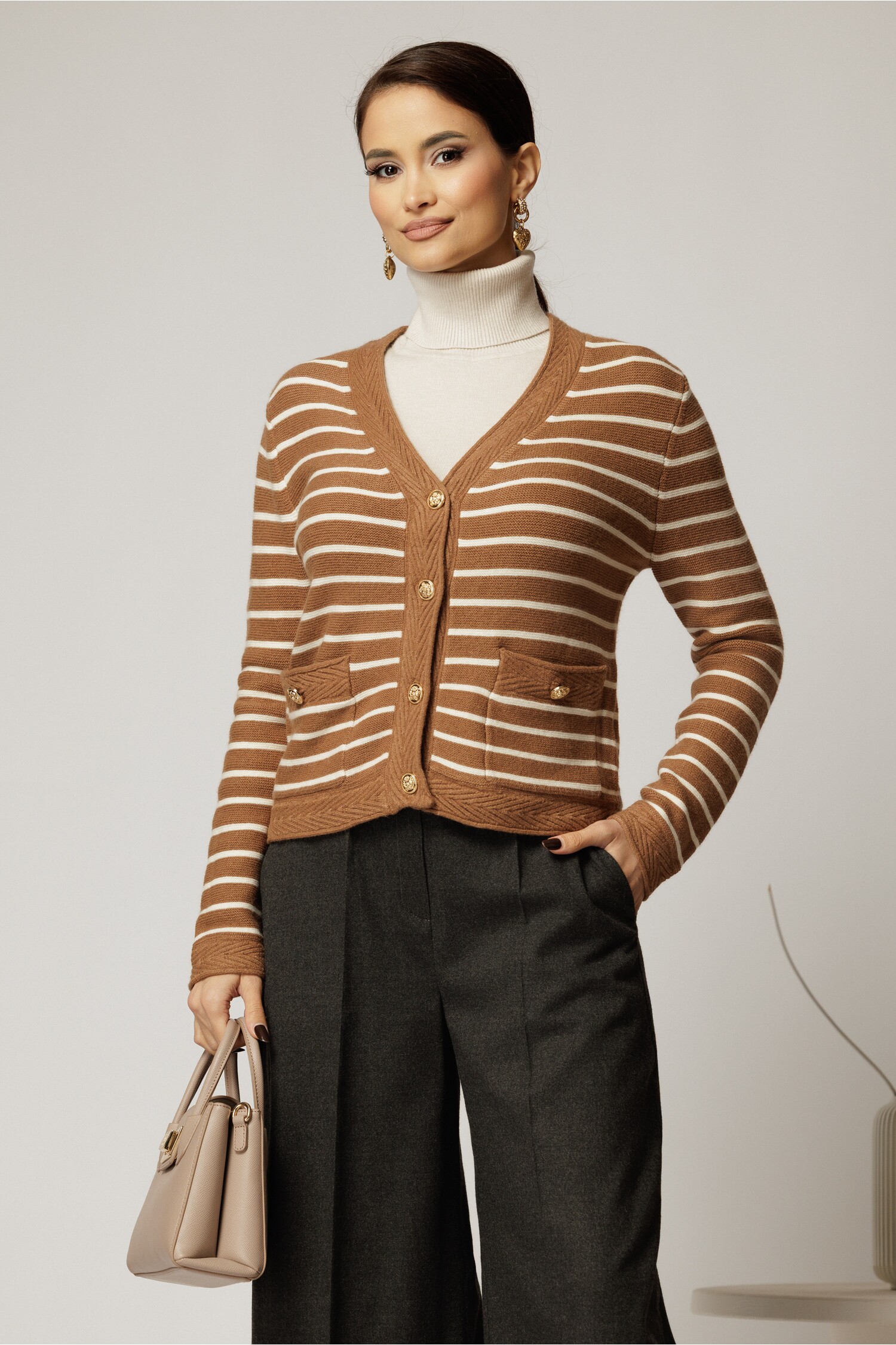 Pulover Maro Dungi Albe cu Nasturi Elegant