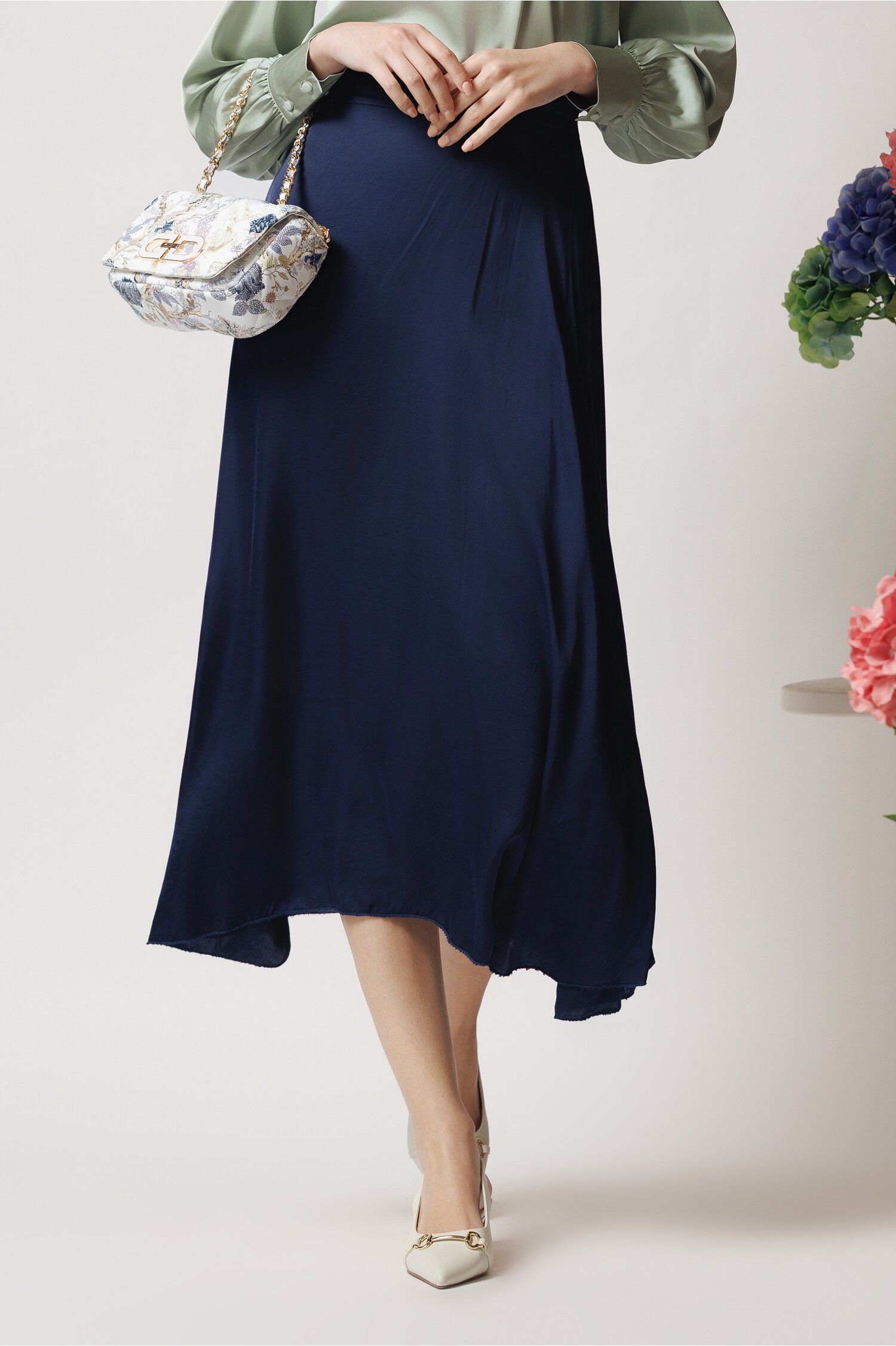 Fusta Satin Asimetrică Bleumarin | Eleganță Modernă