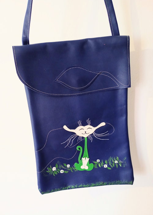 Geanta handmade  vesela din piele naturala ,cu pisicuta