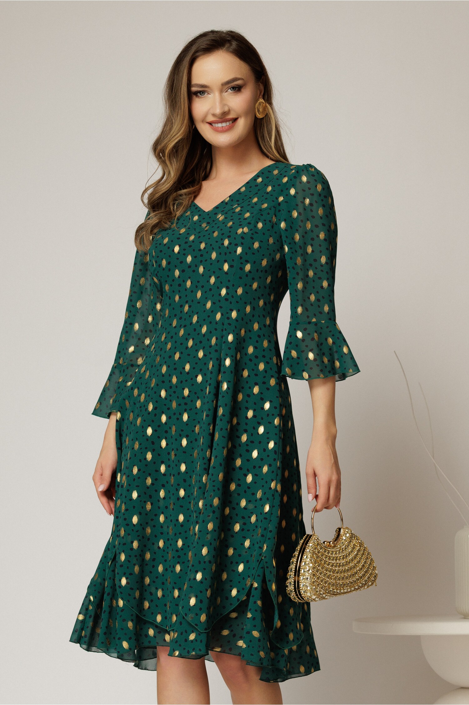 Rochie Midi Verde cu Buline Aurii și Decolteu în V