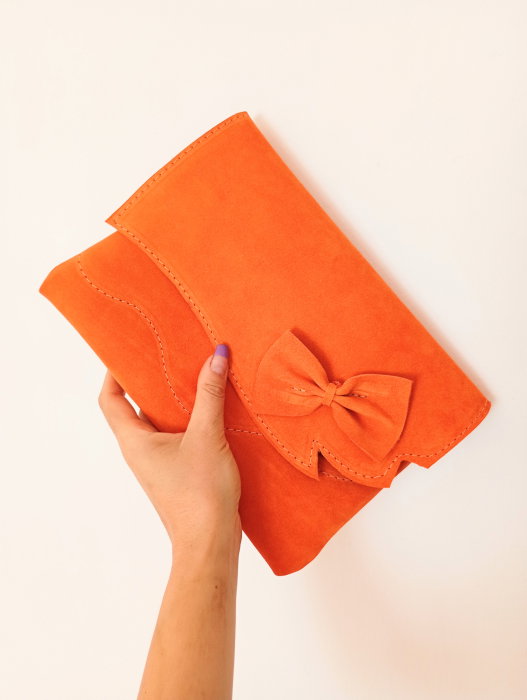 Plic portocaliu handmade  din piele naturala intoarsa  , cu fundita