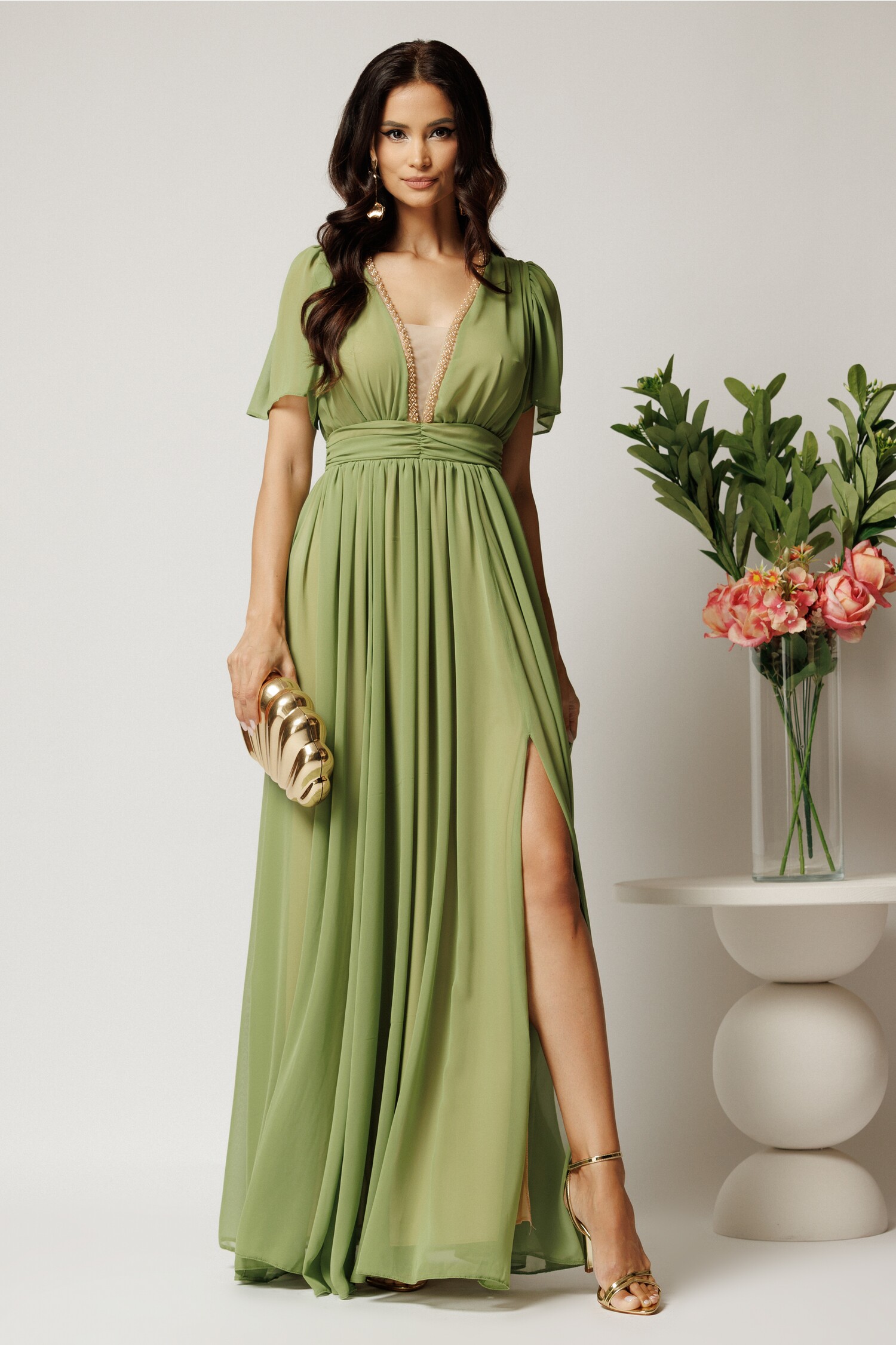 Rochie Lungă Verde Fistic cu Strasuri și Croi Clos