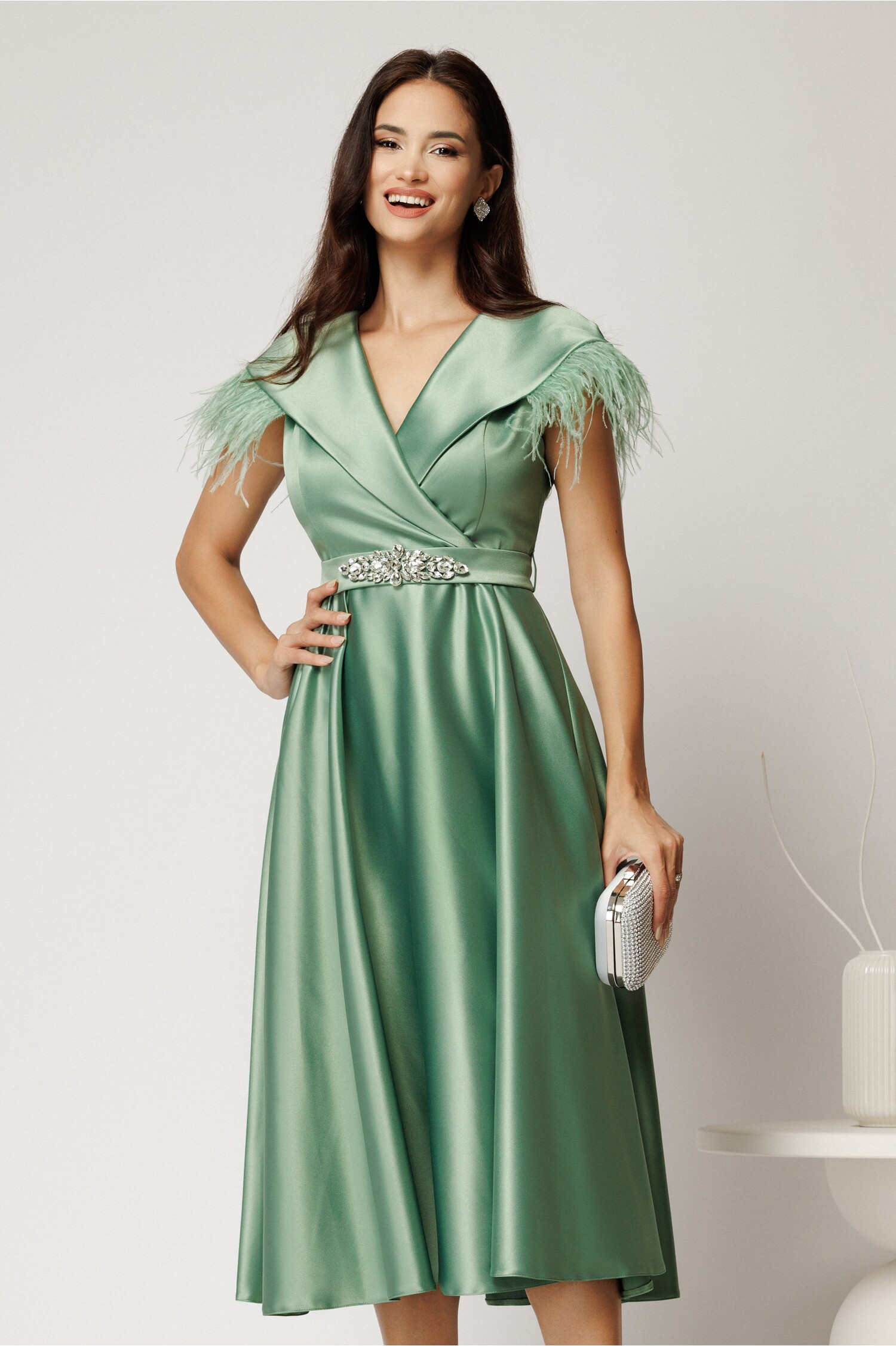 Rochie Midi Verde Crud cu Pene și Cordon | Eleganță Tafta