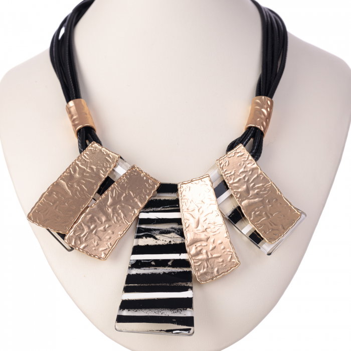 Colier Shopika Aurii și Alb/Negru Eleganță