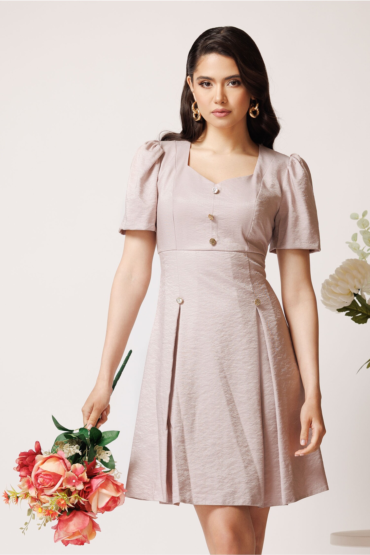 Rochie Brocard Bej cu Nasturi - Eleganță și Stil