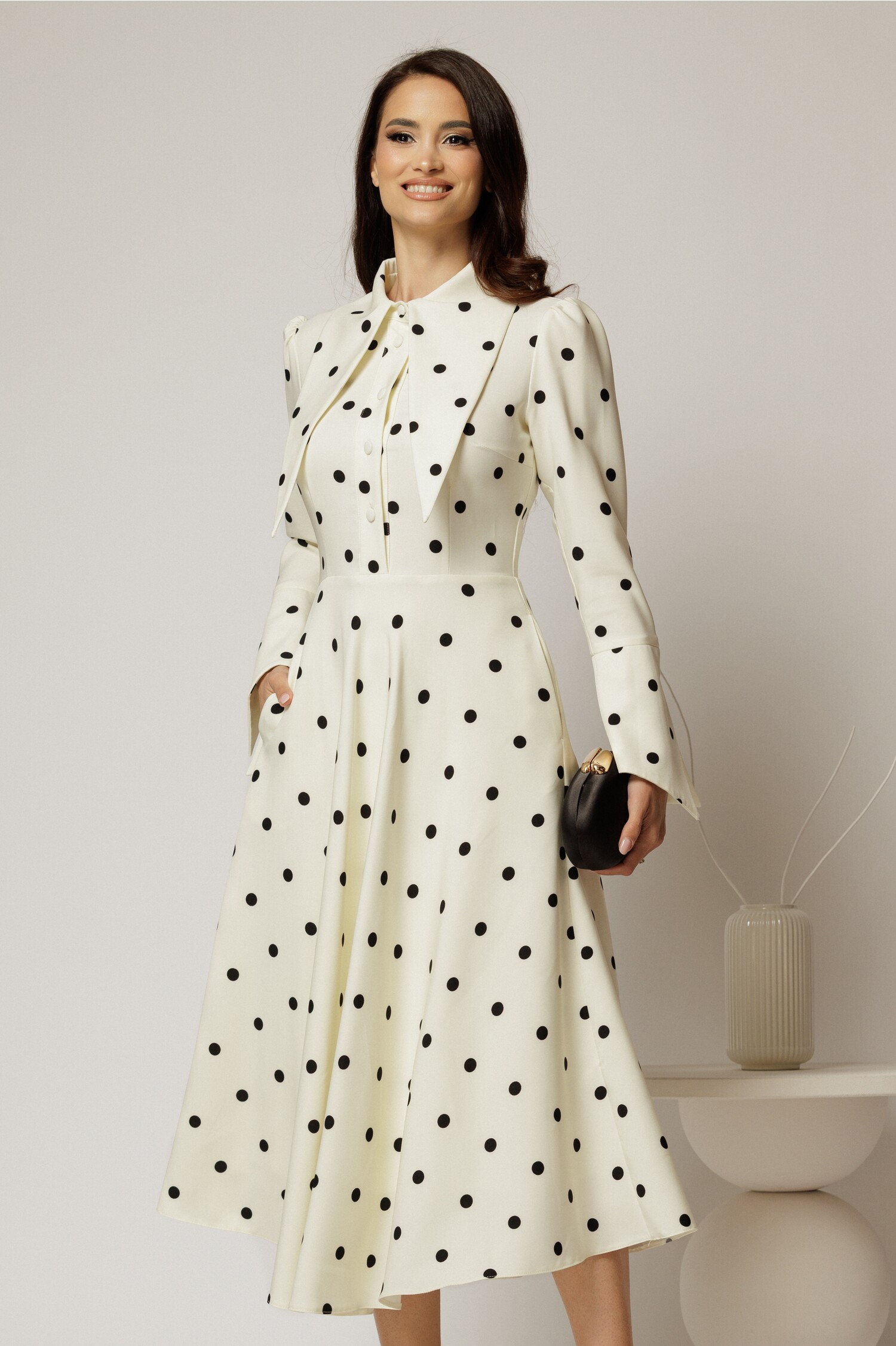 Rochie Midi Alba cu Buline si Guler Ascutit Eleganta