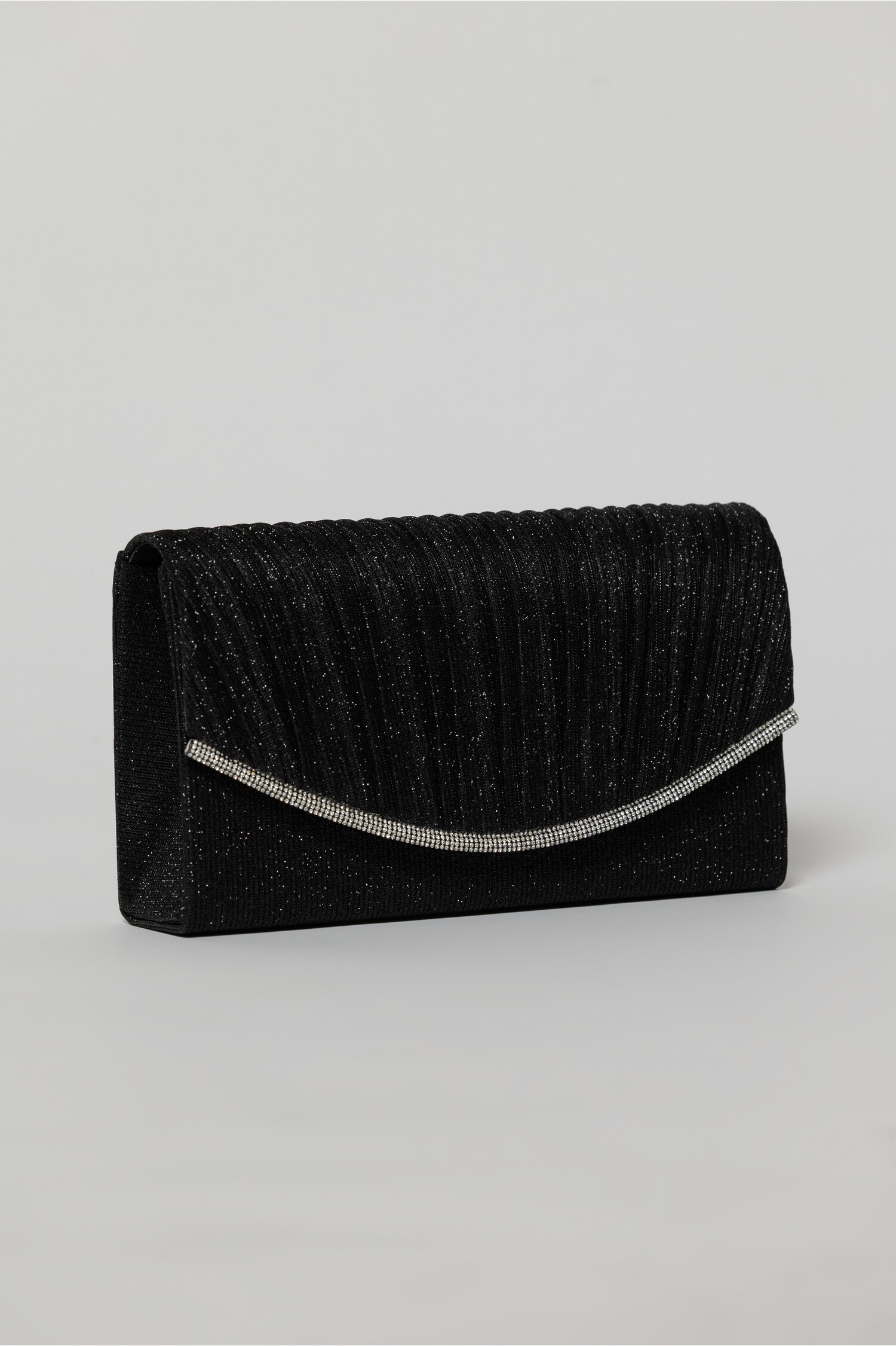 Clutch Negru Elegant cu Clapetă Curbată și Lanț