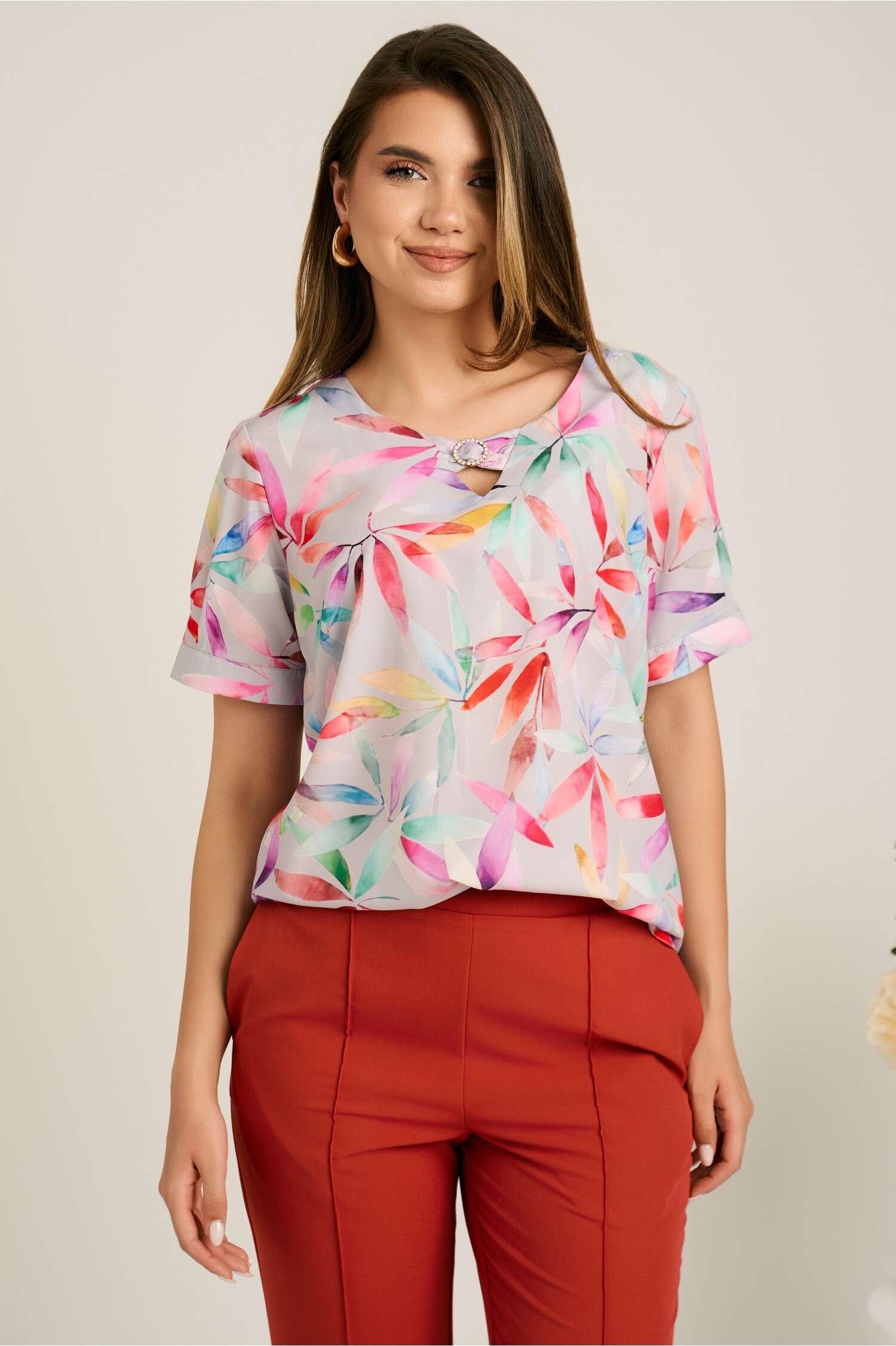 Bluza Viscosă cu Flori - Lejeră și Elegantă