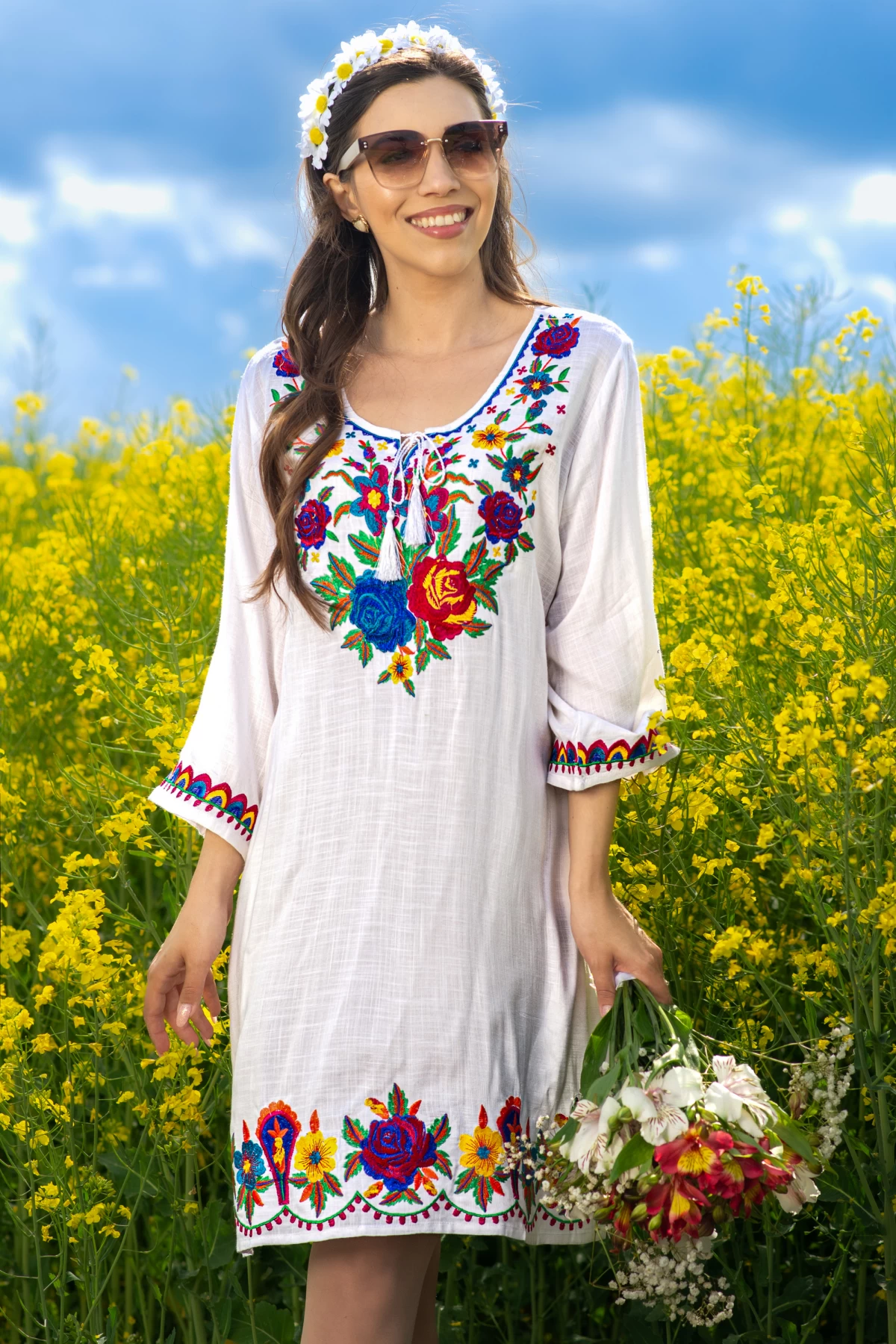 Rochie traditionala Silvana din vascoza cu broderie florala