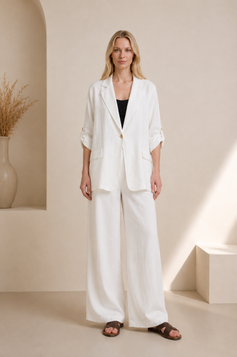 Compleu din in alb, sacou lejer si pantaloni largi, stil minimalist elegant
