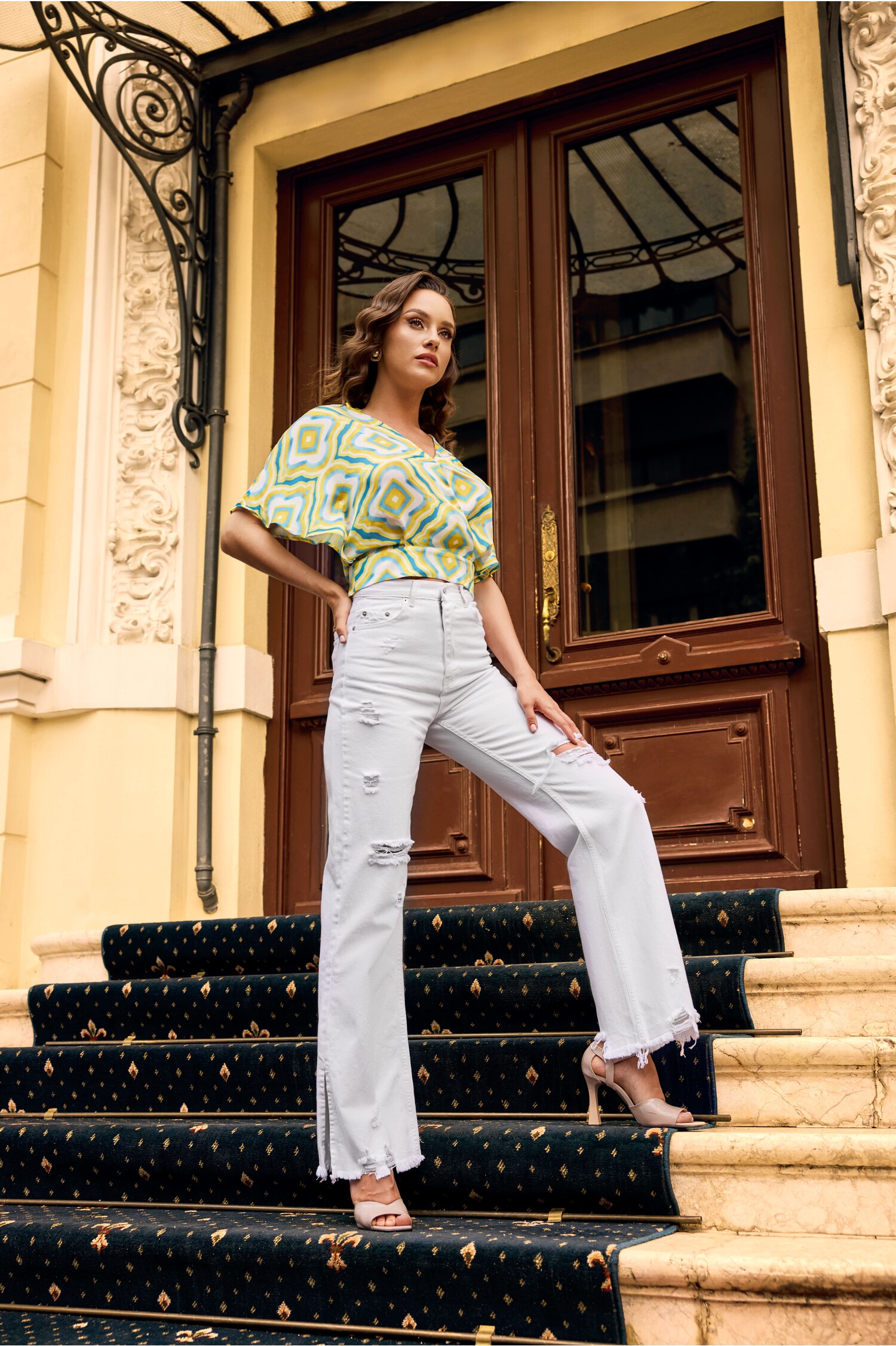 Blugi Corina Albi cu Rupturi - Talie Înaltă și Stil Urban