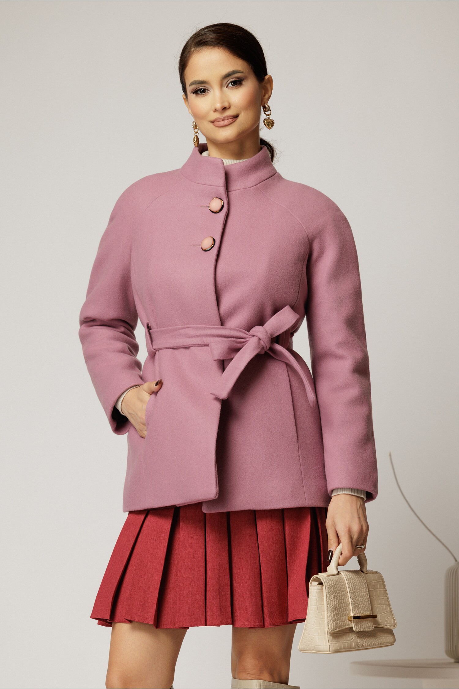 Palton Scurt Roze cu Cordon - Eleganță Urbană