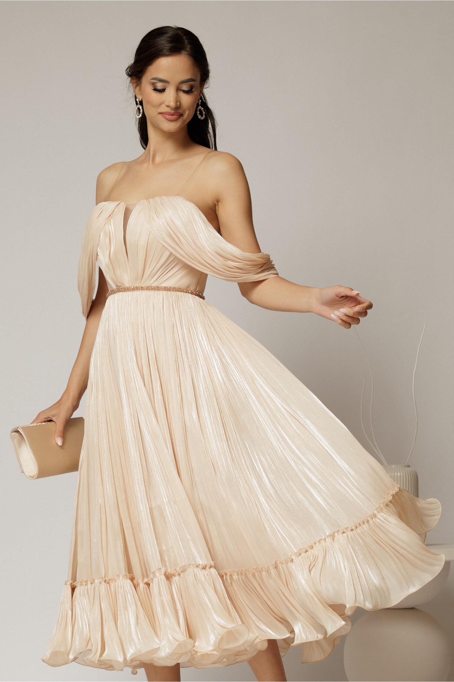 Rochie Midi Bej Eleganta cu Aplicatii pe Umeri