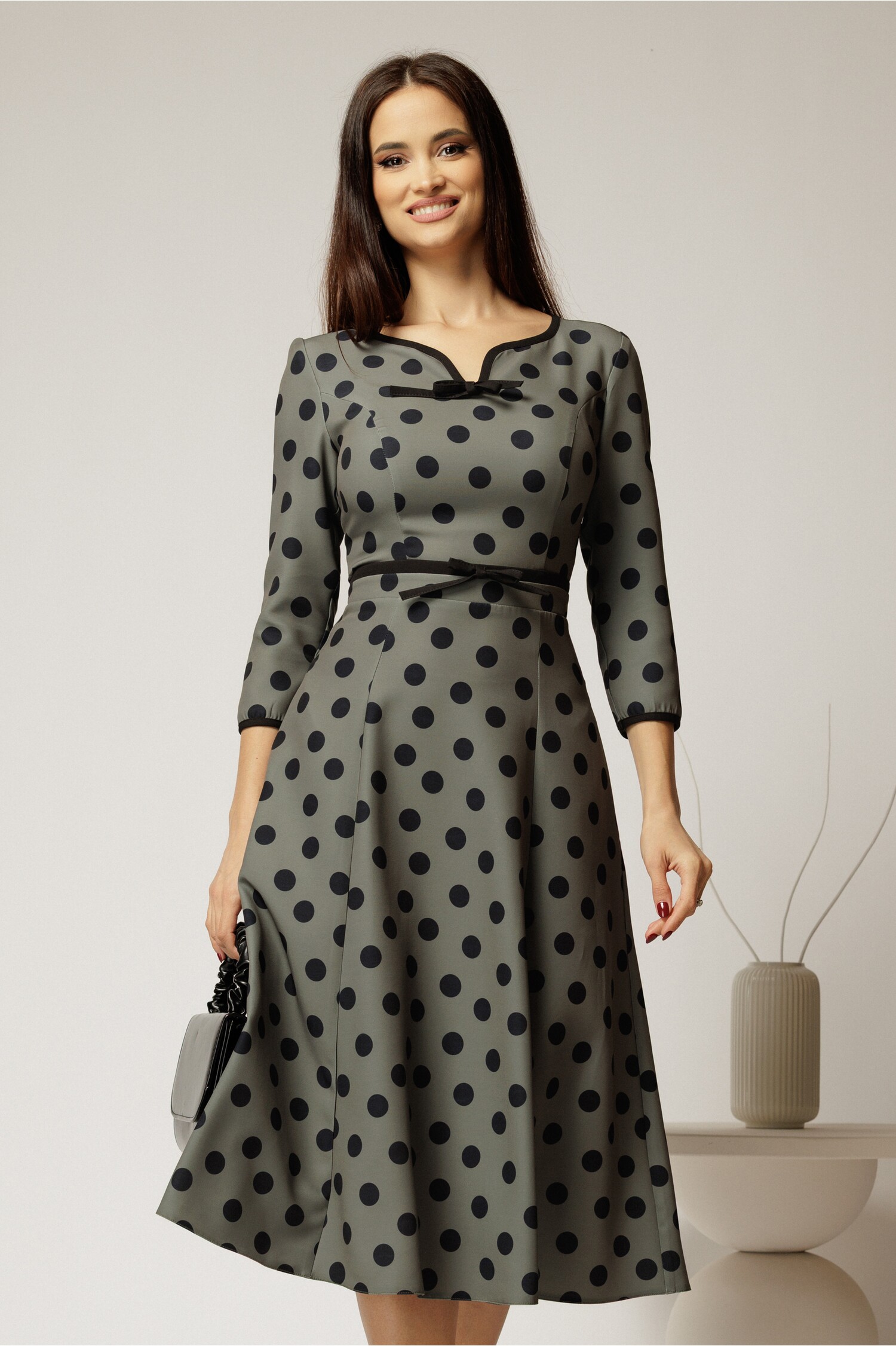 Rochie Kaki cu Buline - Croi Comod și Elegant