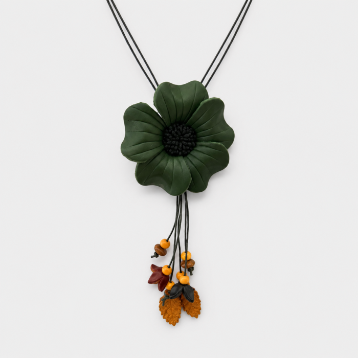 Colier reglabil statement din piele naturala cu floare verde 3D, frunzulite si margele decorative