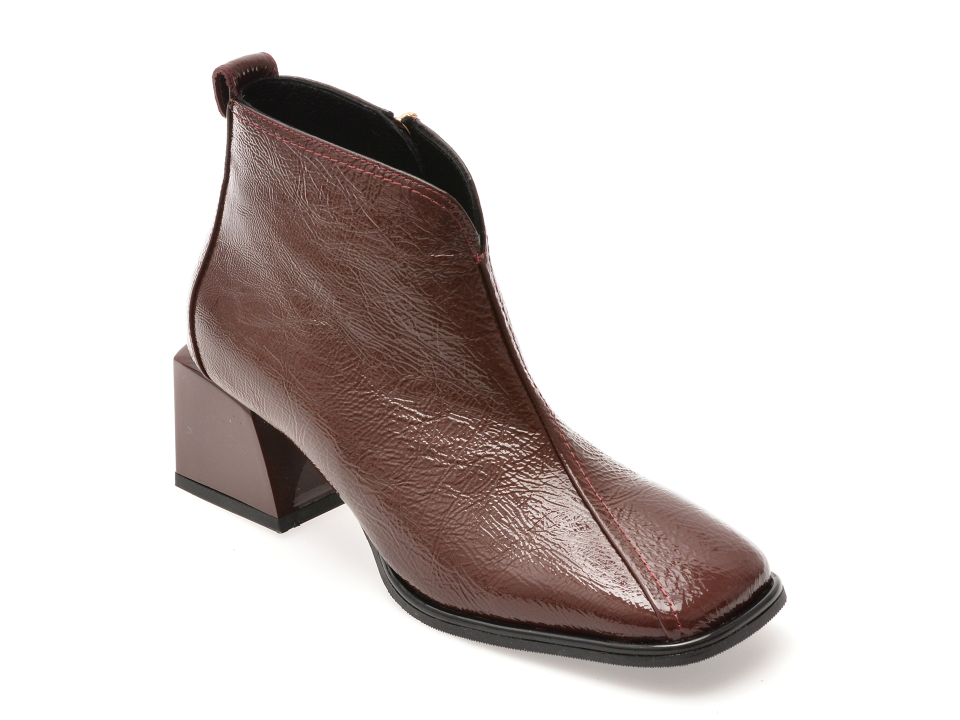 Ghete Epica Visinii | Eleganță din Piele Lacuită