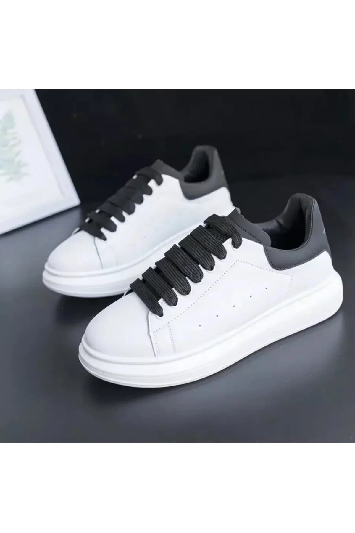 Adidași Unisex VIP Albi cu Sireturi Negre - Confort și Stil