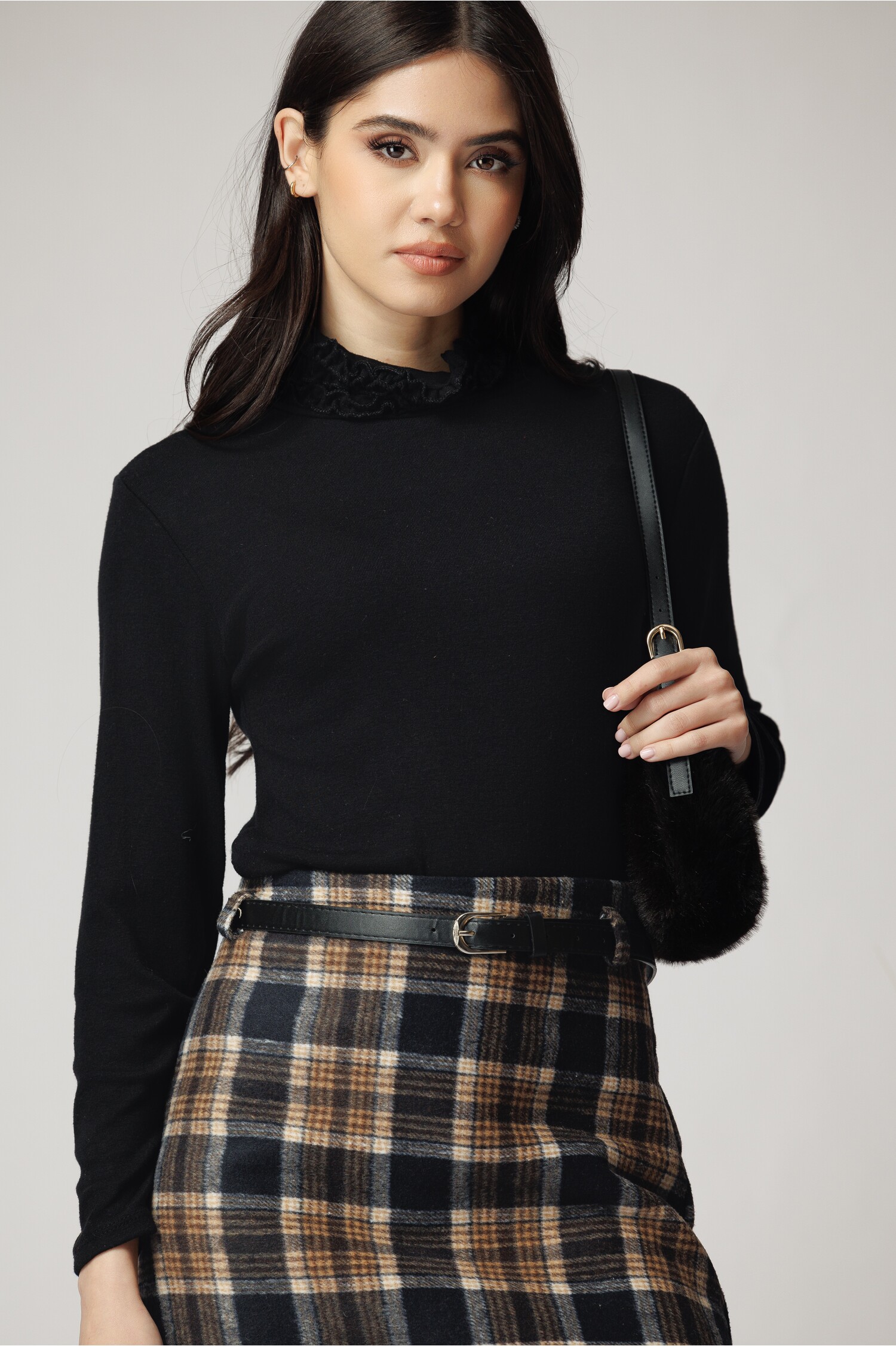 Bluza Neagră Viscoză cu Guler Încrețit | Casual Eleganță