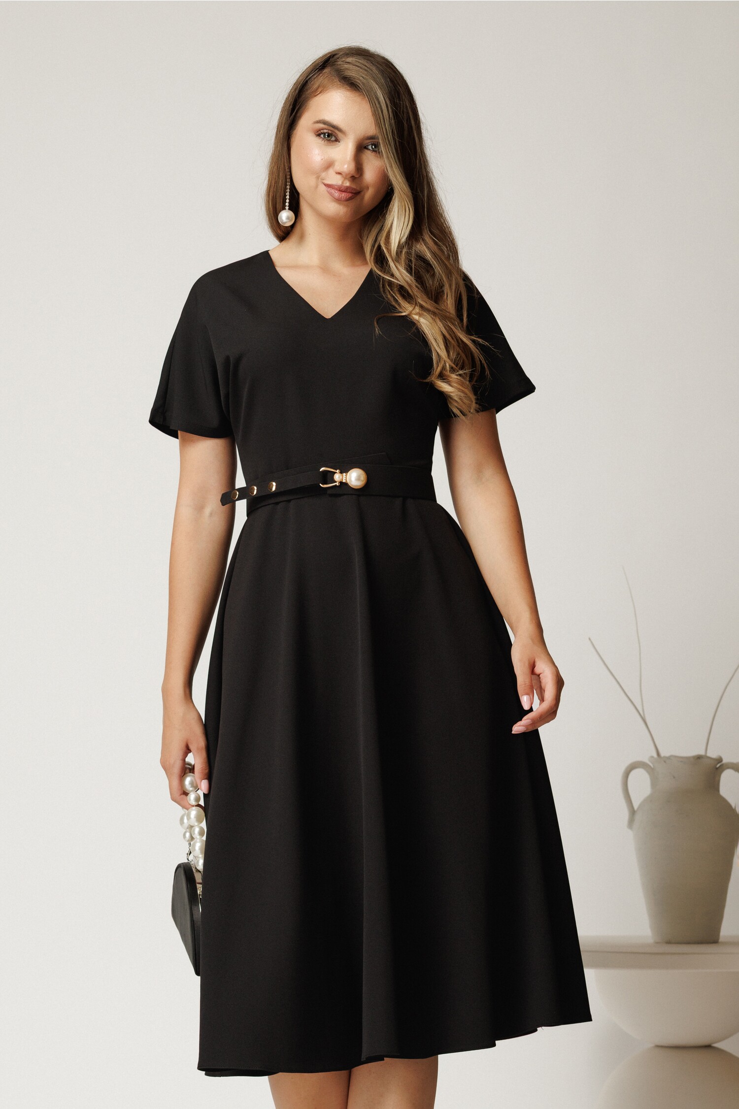 Rochie Midi Neagră Eleganta cu Curea - Stil Versatil
