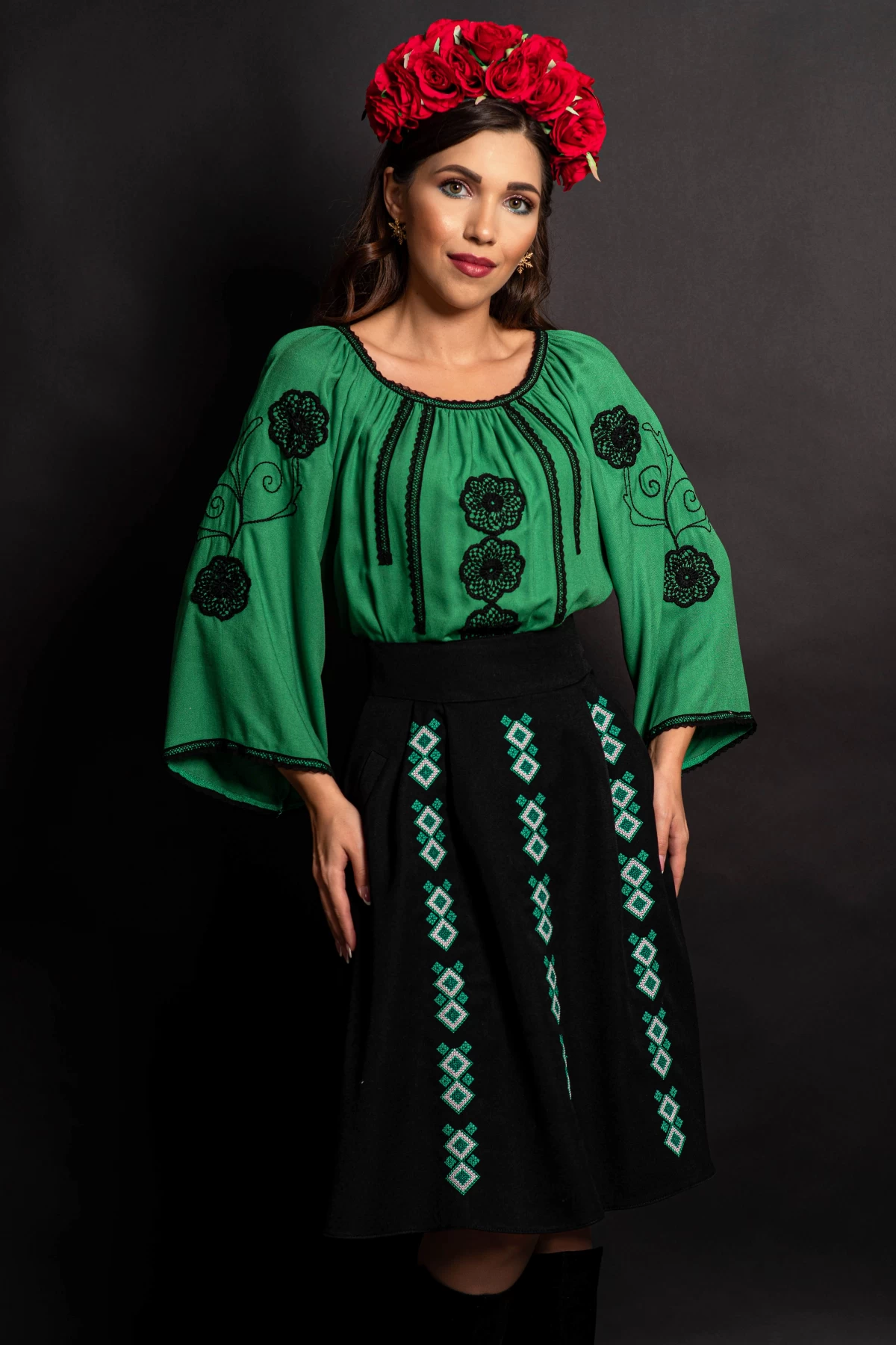 Bluza Ie Effect Verde cu Broderie Neagră