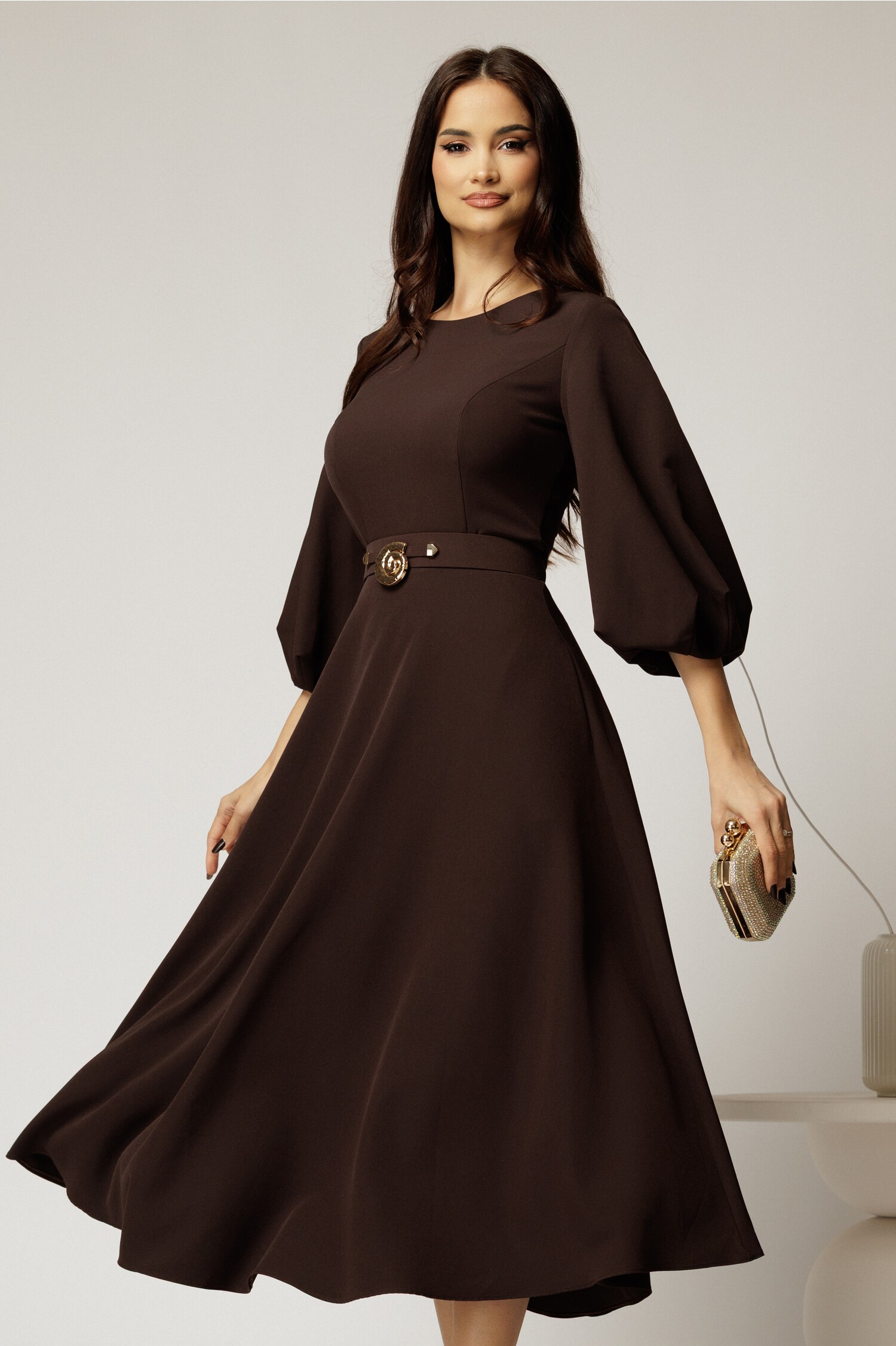 Rochie Midi Crep Clos cu Maneci Bufante - Eleganță și Stil