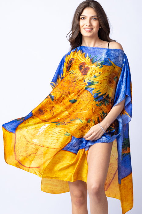 Rochie de plaja tip poncho din matase cu stilizare   Floarea Soarelui   pe fond albastru