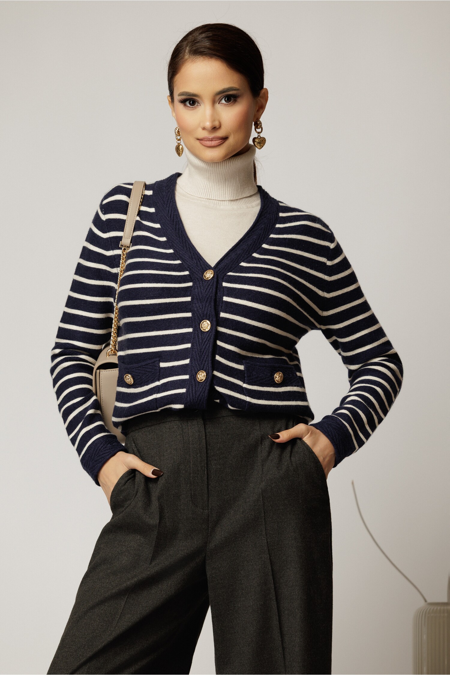 Pulover Bleumarin cu Dungi și Nasturi - Elegant