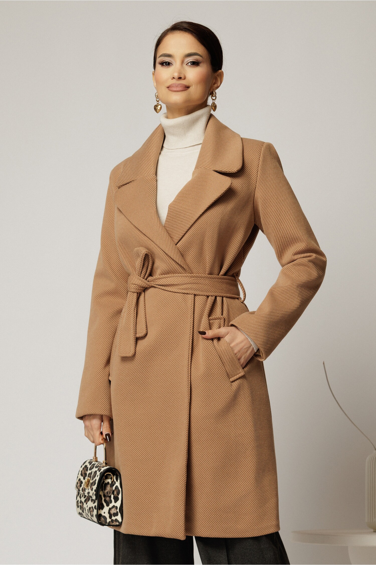 Palton Camel Elegant cu Cordon în Talie