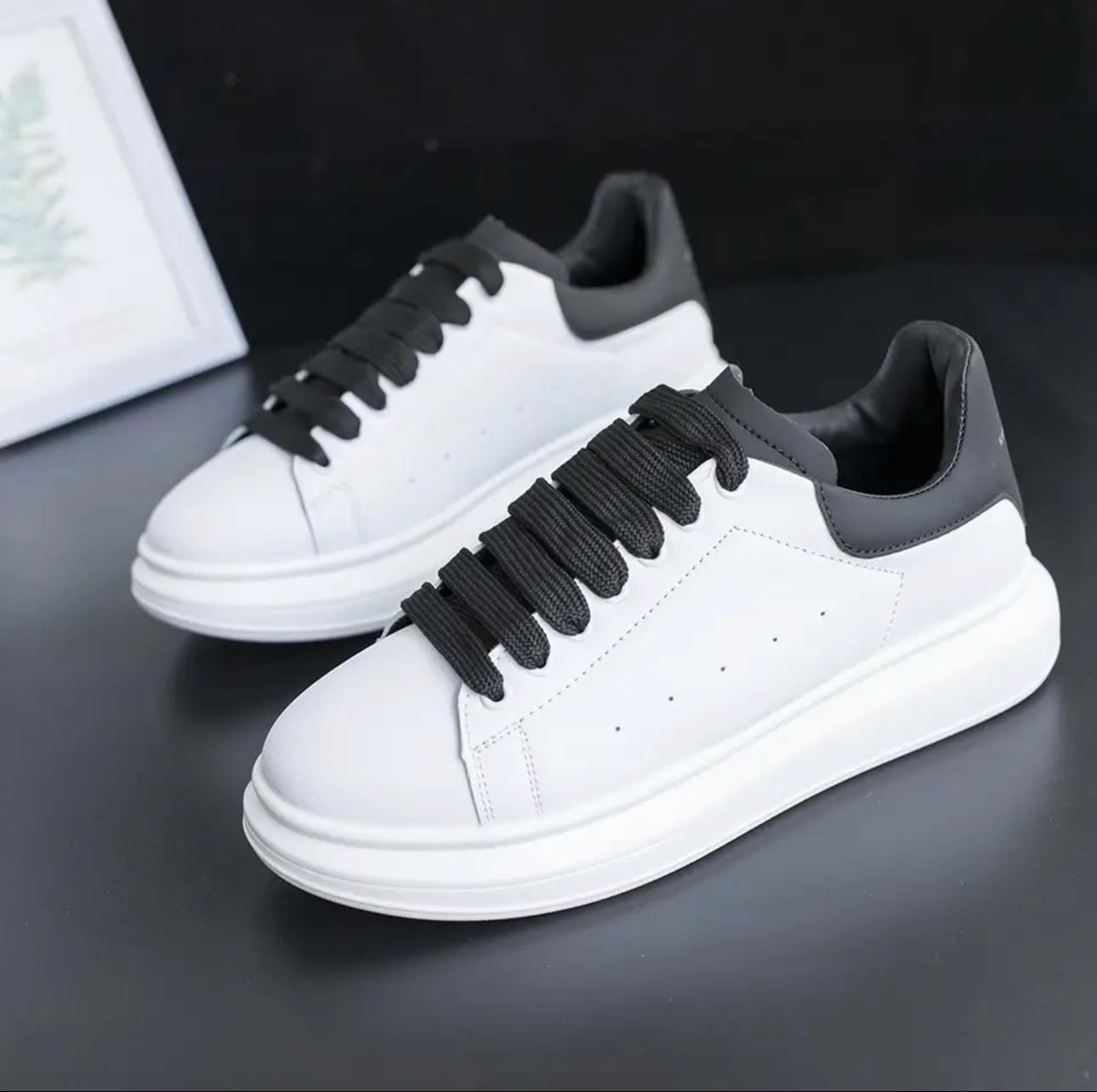 Adidași VIP albi cu sireturi negre - Confort