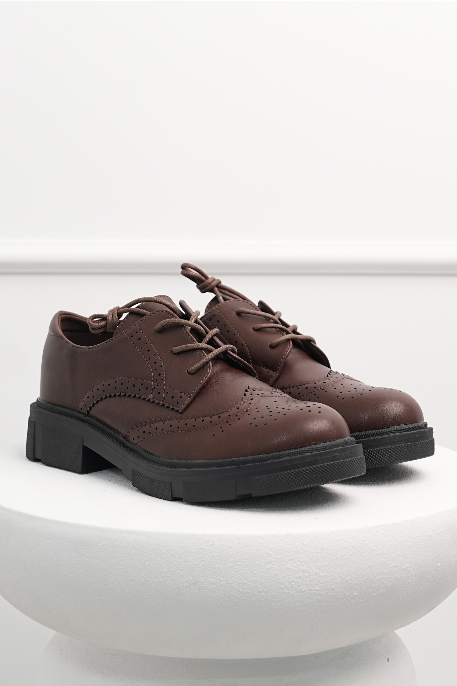 Pantofi Oxford maro eleganți din piele ecologică