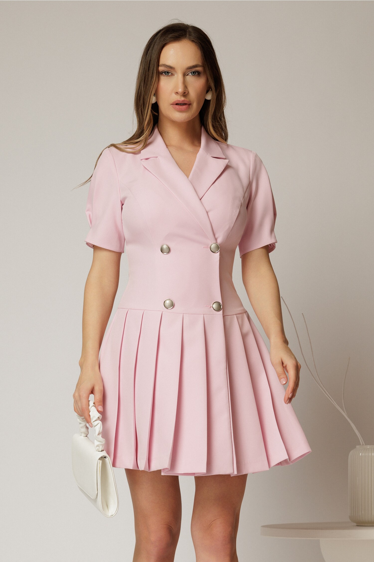 Rochie Scurtă Roz Tip Sacou cu Pliuri | Eleganță Deținută